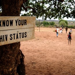 Know your HIV status in Zambia, Africa; Author: Jonrawlinson (https://www.flickr.com/photos/london/75148497/)