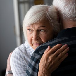 Image senior-people-confronting-alzheimer-disease-together from Freepik.