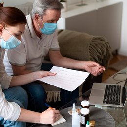 Image medium-shot-people-wearing-masks-indoors from Freepik