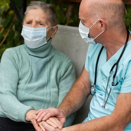 Image older-woman-with-medical-mask-and-male-nurse from Freepik