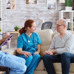 Image team-of-male-and-female-nurses-talking-with-an-old man from Freepik