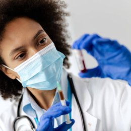 Image closeup-of-epidemiologist-holding-vaccine from Freepik