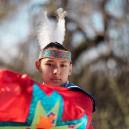 Image beautiful-young-woman-wearing-native-american from Freepik