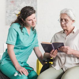 Image disabled-senior-female-patient-sitting-on-wheel-chair by Freepik